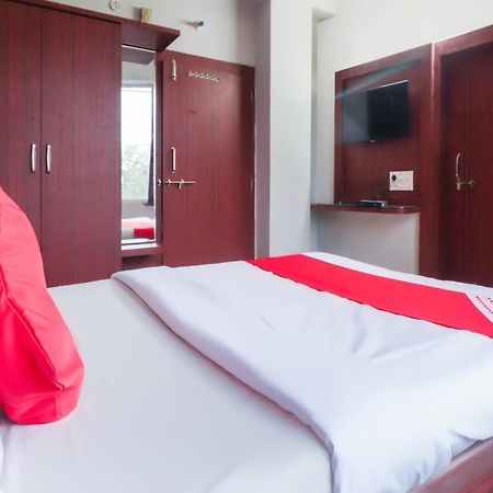 Oyo 69402 Yogeshwar Dhaam Hotel Vrindāvan Esterno foto