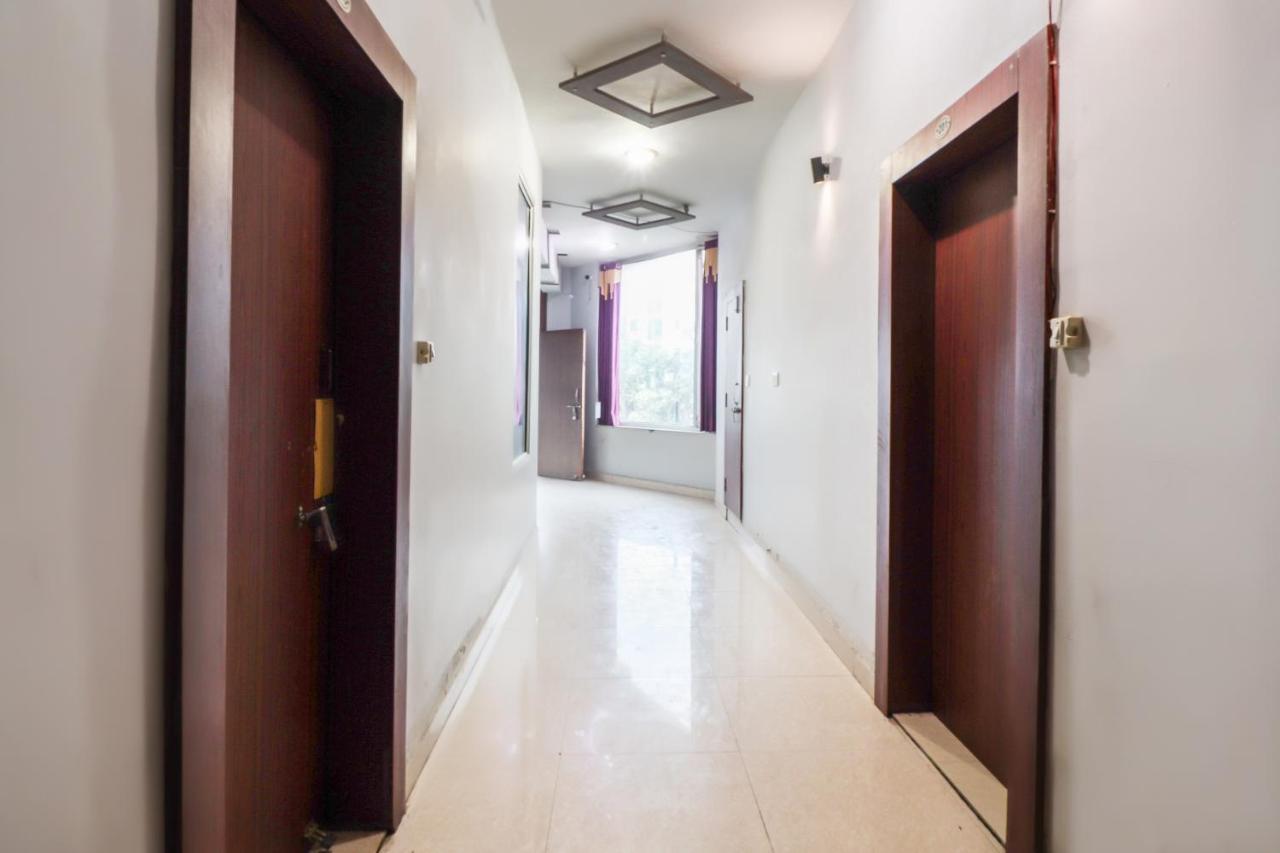 Oyo 69402 Yogeshwar Dhaam Hotel Vrindāvan Esterno foto