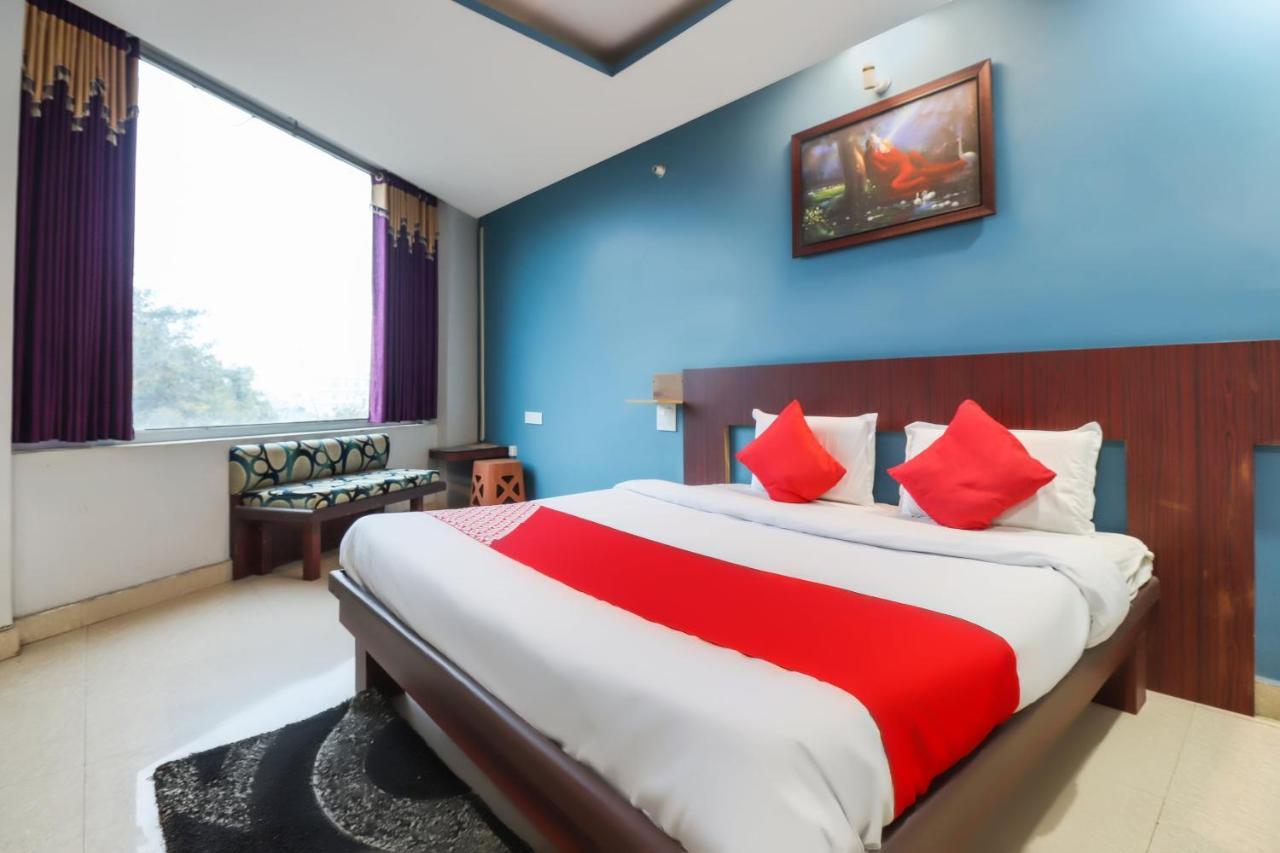 Oyo 69402 Yogeshwar Dhaam Hotel Vrindāvan Esterno foto