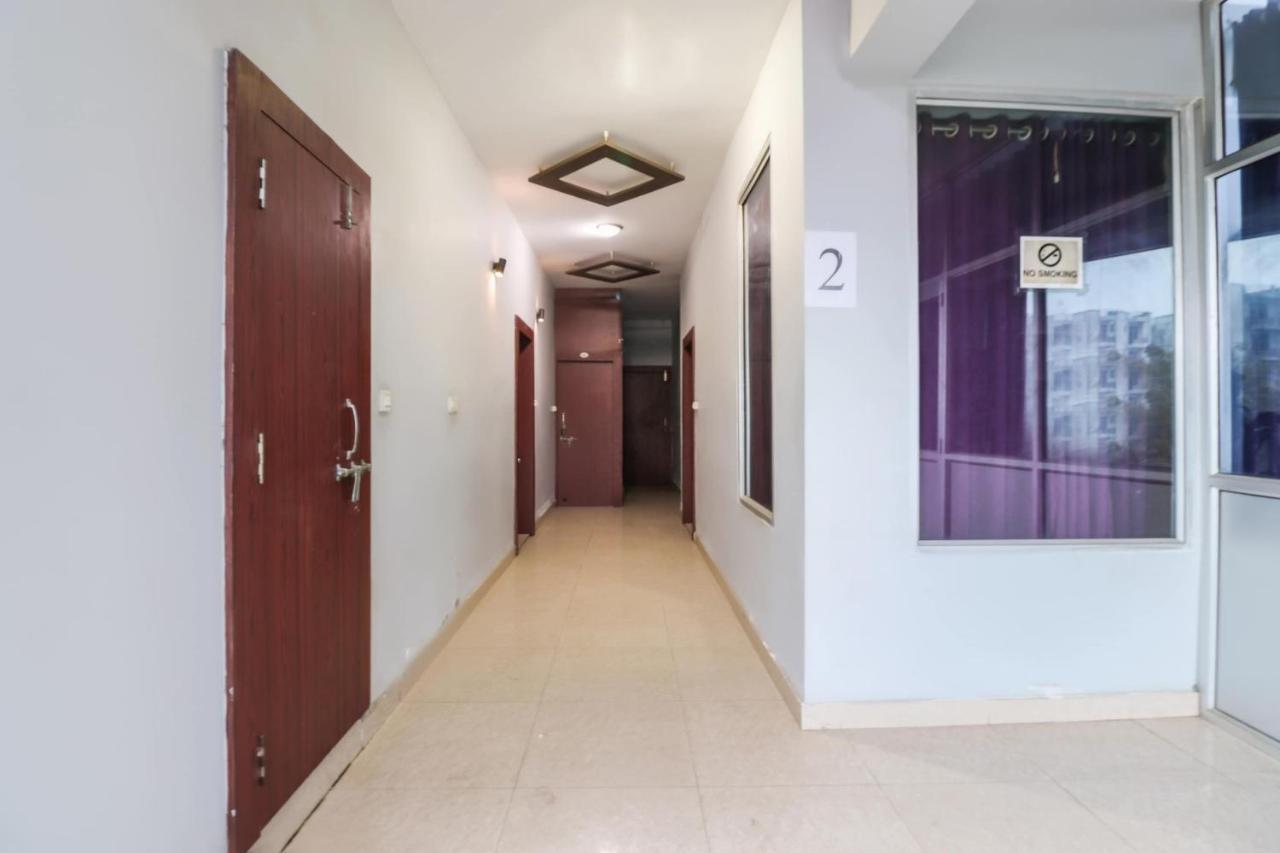 Oyo 69402 Yogeshwar Dhaam Hotel Vrindāvan Esterno foto