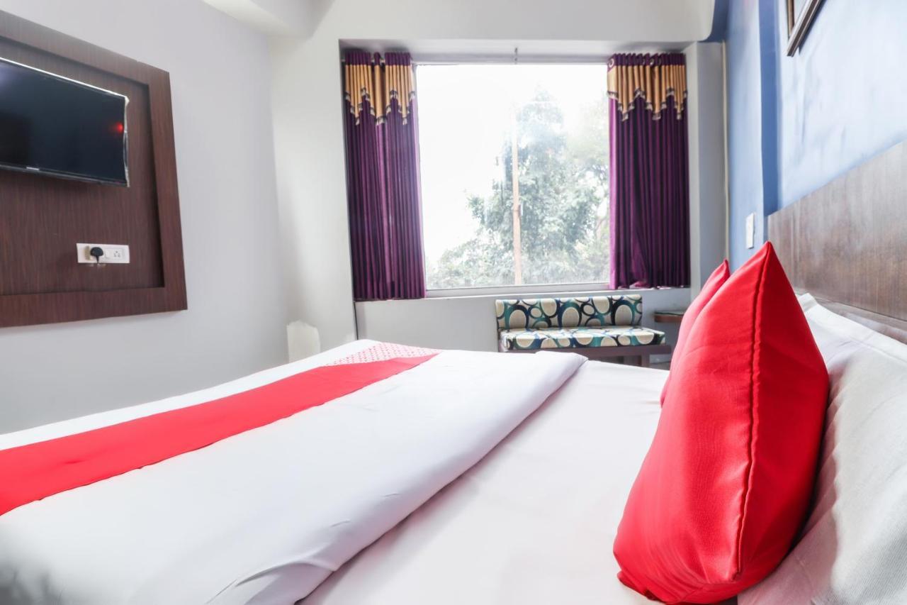Oyo 69402 Yogeshwar Dhaam Hotel Vrindāvan Esterno foto