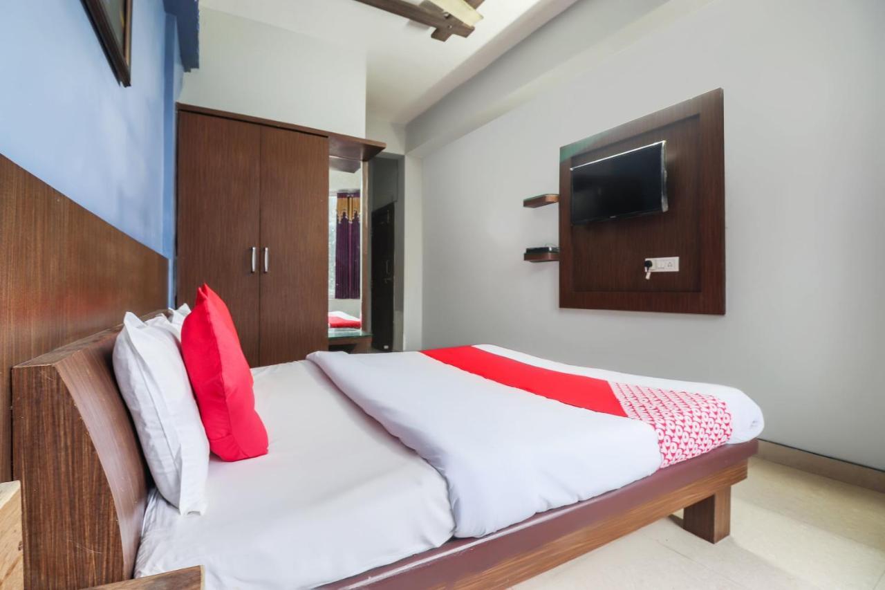 Oyo 69402 Yogeshwar Dhaam Hotel Vrindāvan Esterno foto