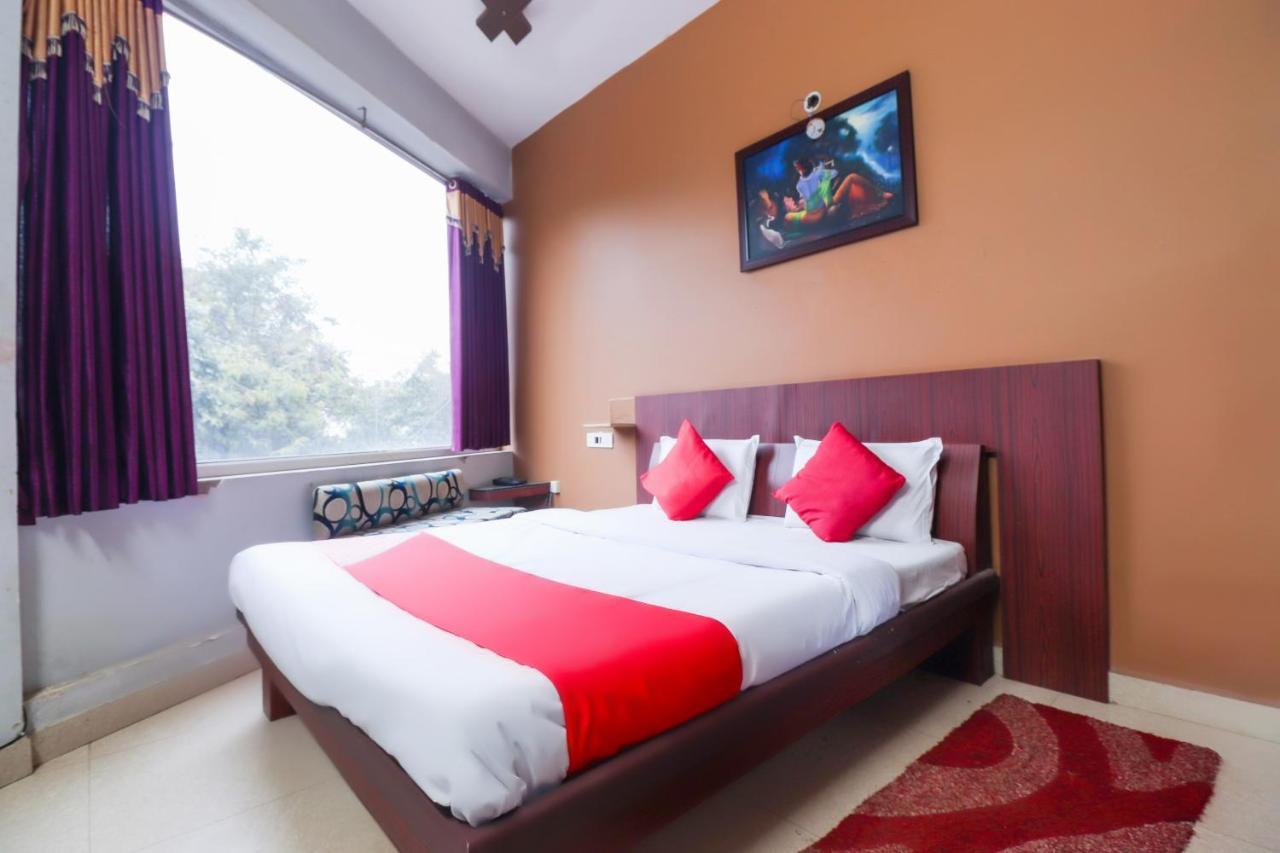 Oyo 69402 Yogeshwar Dhaam Hotel Vrindāvan Esterno foto