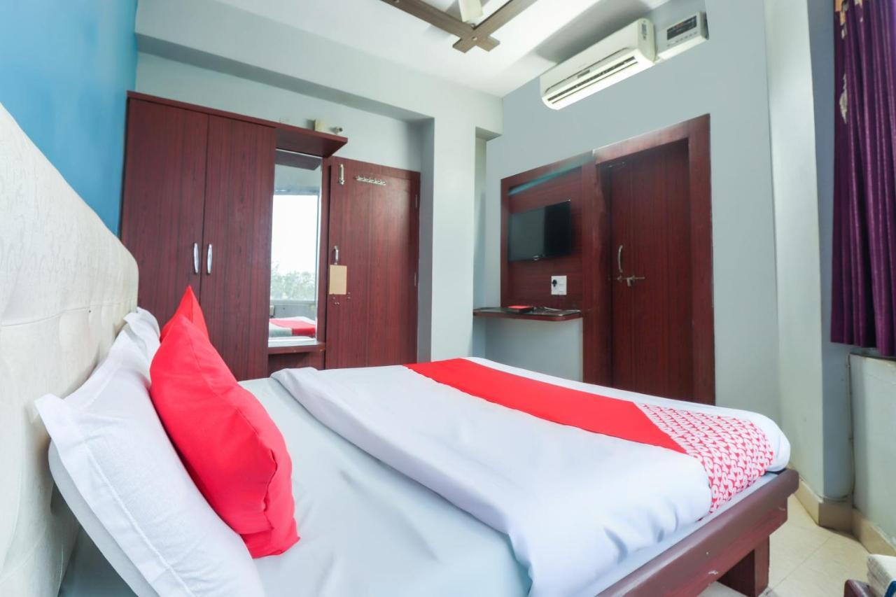 Oyo 69402 Yogeshwar Dhaam Hotel Vrindāvan Esterno foto