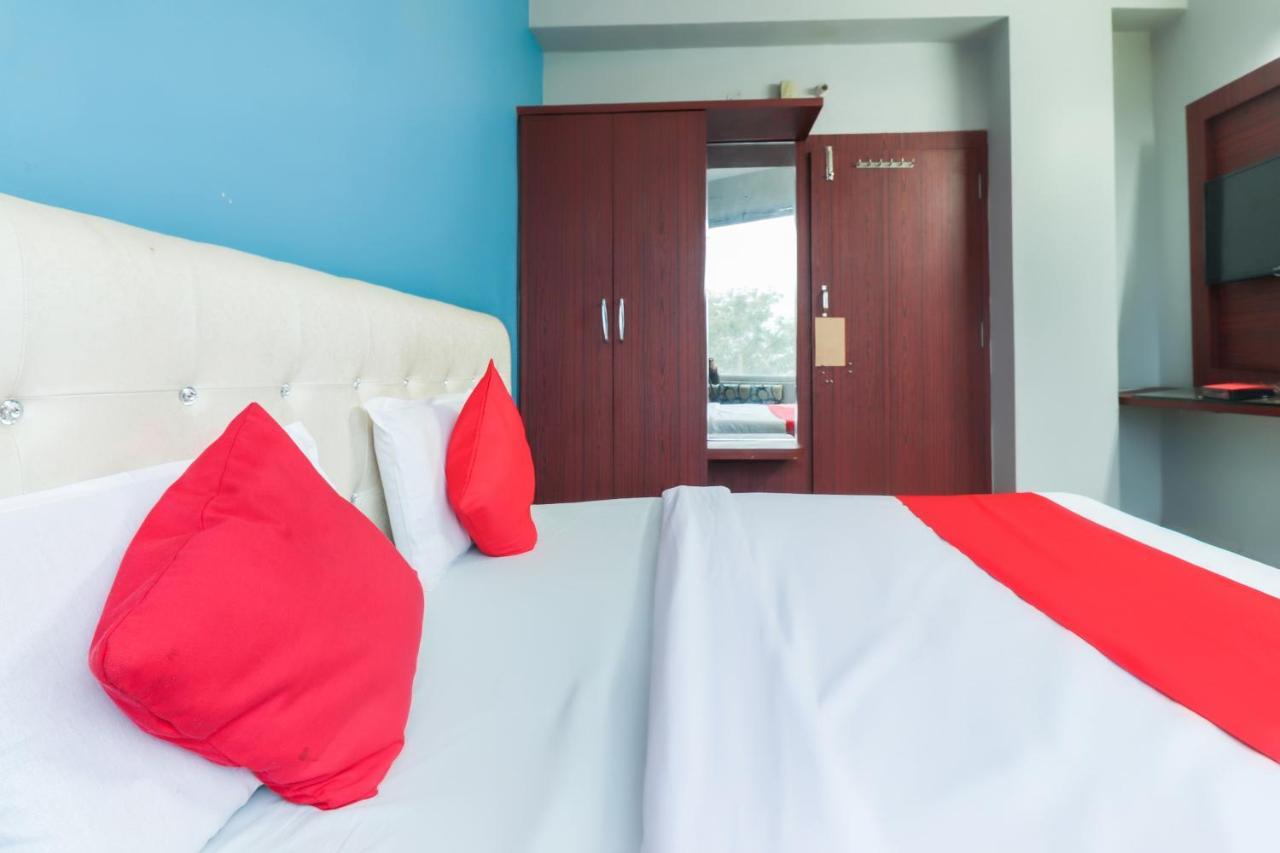 Oyo 69402 Yogeshwar Dhaam Hotel Vrindāvan Esterno foto