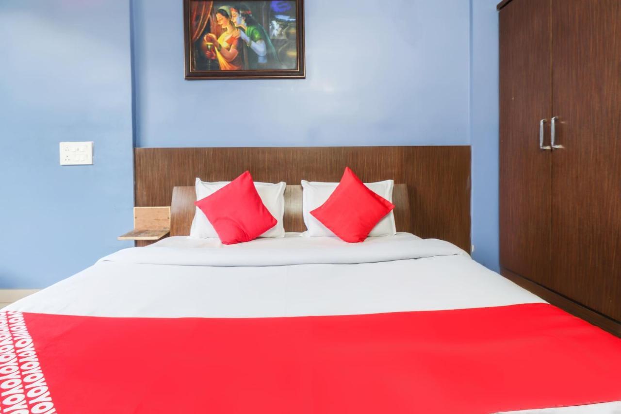 Oyo 69402 Yogeshwar Dhaam Hotel Vrindāvan Esterno foto